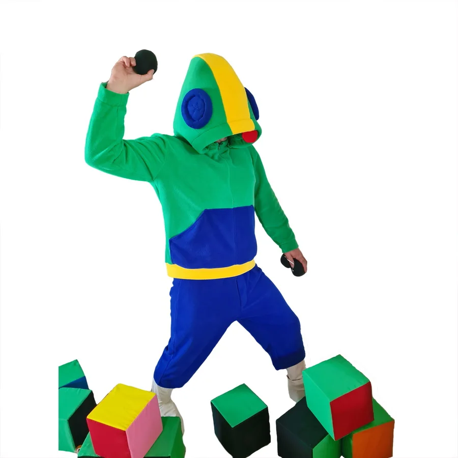 Персонаж Brawl Stars в зелёной толстовке рядом с цветными кубиками